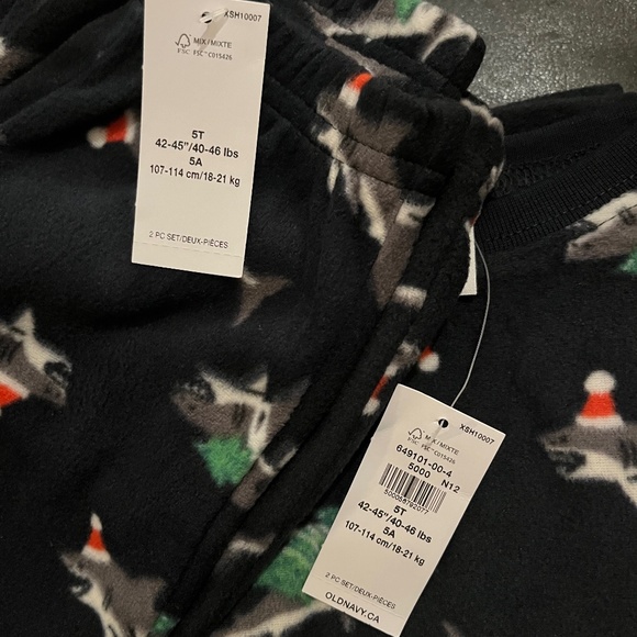 Boys Christmas Pyjama set (5T) - Picture 3 of 4